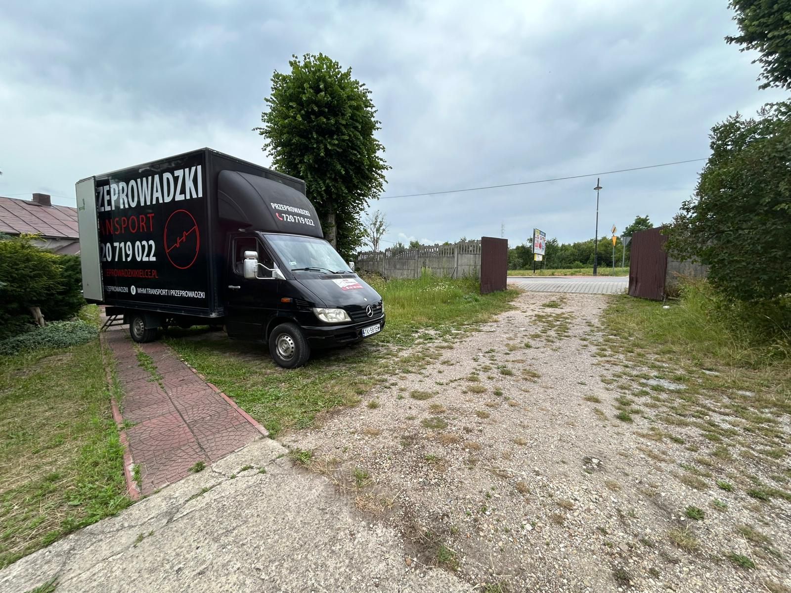 Profesjonalny samochód dostawczy WHM Transport