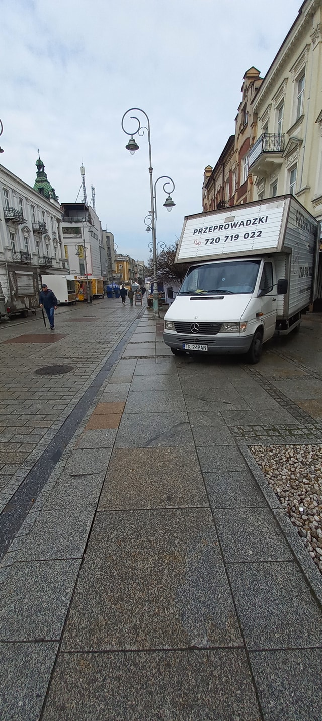Relokacja biura przez WHM Transport - przeprowadzka firmy bez przestojów w działalności
